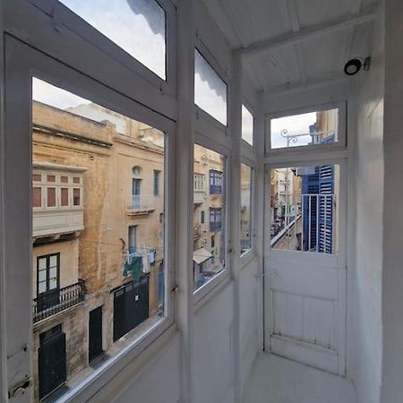No 60, 2Nd Floor, Centrally Located, Fully Equipped Studio Apt フロリアーナ エクステリア 写真