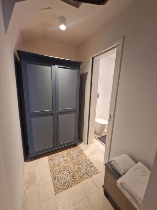 No 60, 2Nd Floor, Centrally Located, Fully Equipped Studio Apt フロリアーナ エクステリア 写真