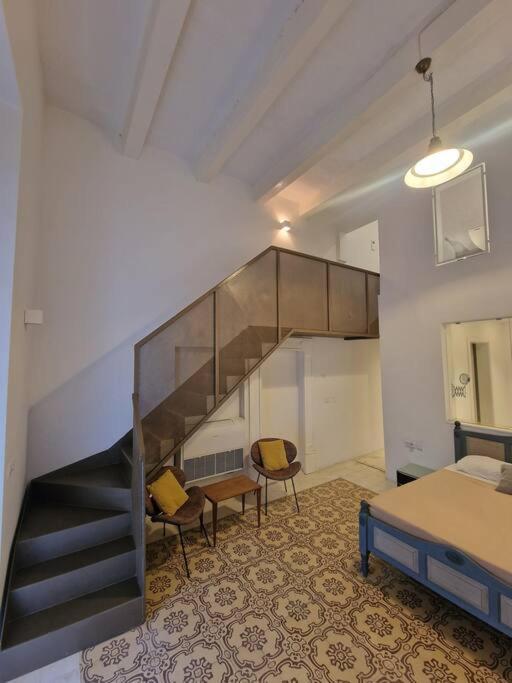 No 60, 2Nd Floor, Centrally Located, Fully Equipped Studio Apt フロリアーナ エクステリア 写真