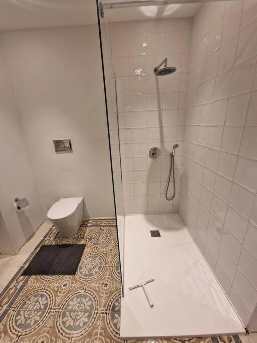 No 60, 2Nd Floor, Centrally Located, Fully Equipped Studio Apt フロリアーナ エクステリア 写真